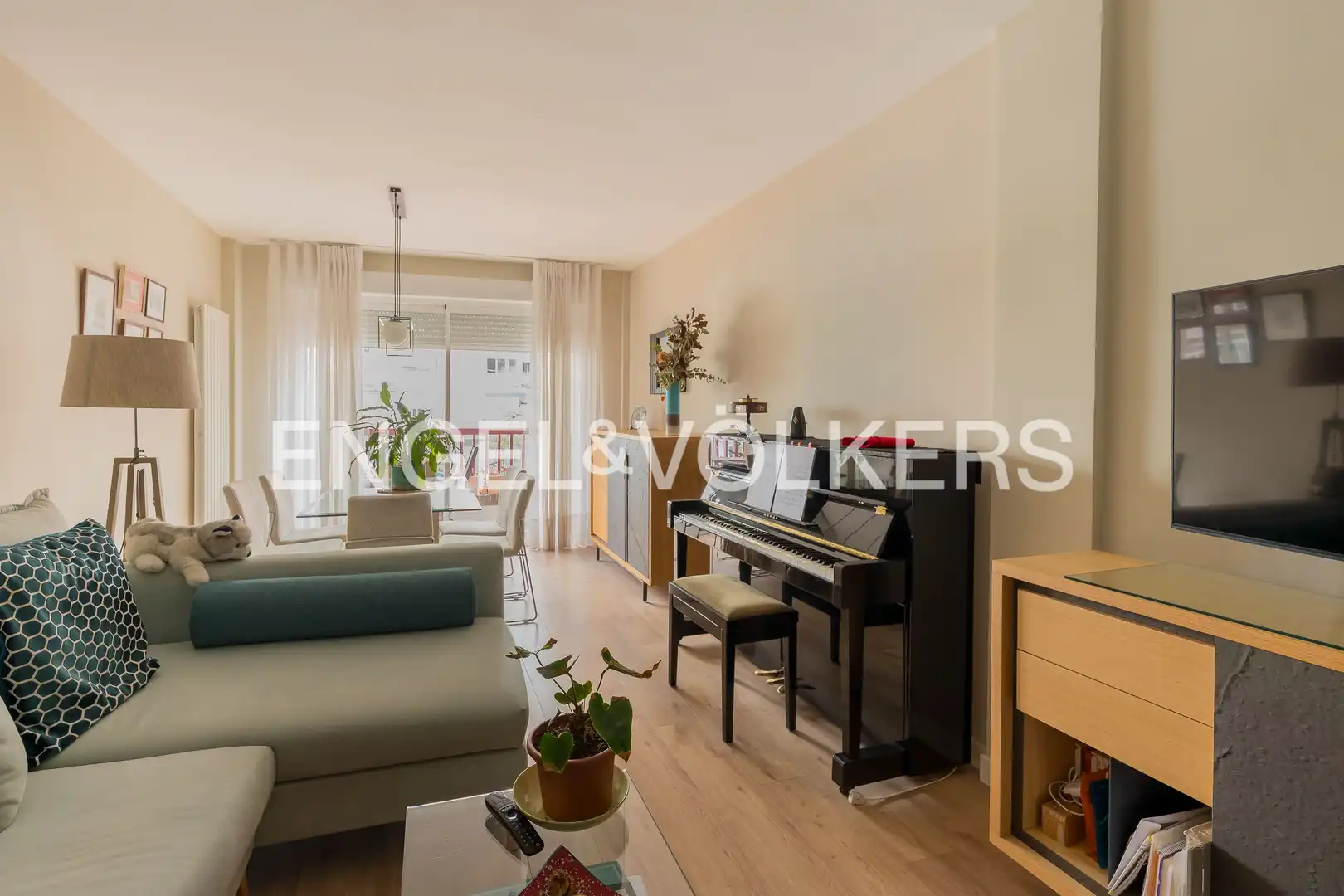 Living room of Flat for sale in Madrid  with Air Conditioner, Heating and Private garden