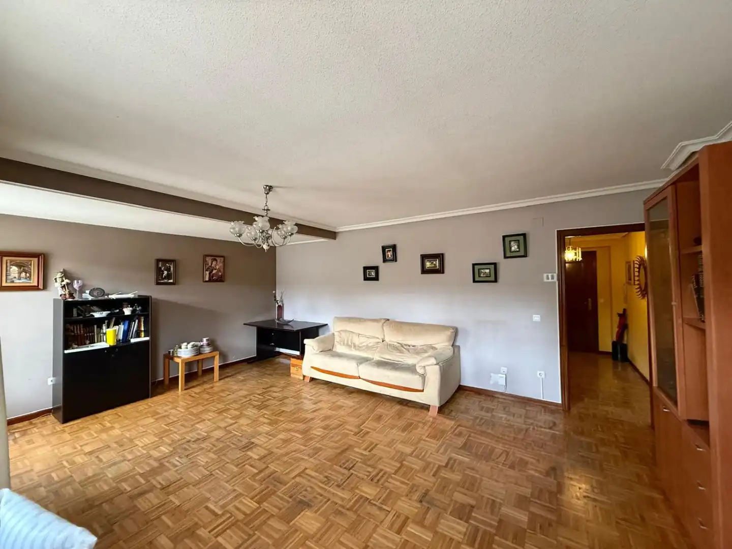 Sala d'estar de Pis en venda en Salamanca amb Calefacció, Parquet i Terrassa
