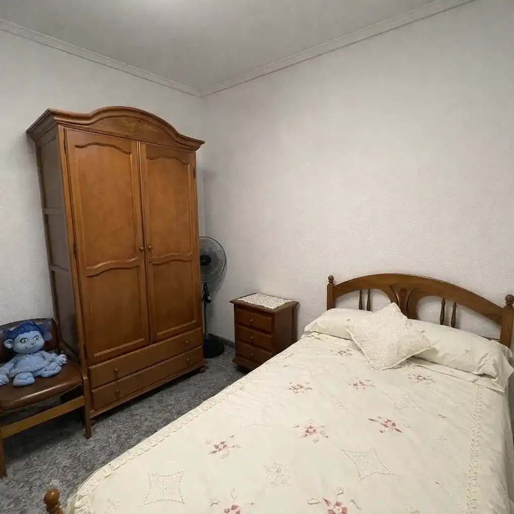 Habitación de Casa adosada en venta en Montearagón con Aire acondicionado, Calefacción y Terraza