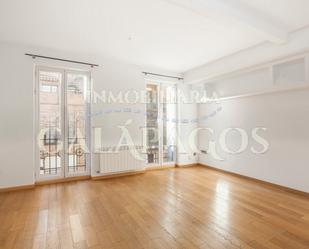 Living room of Flat to rent in  Madrid Capital  with Air Conditioner, Heating and Parquet flooring