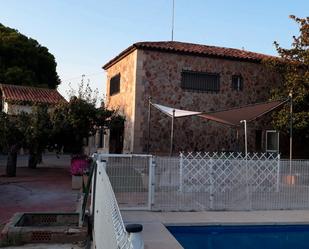 Exterior view of House or chalet for sale in Cuarte de Huerva  with Terrace, Storage room and Swimming Pool