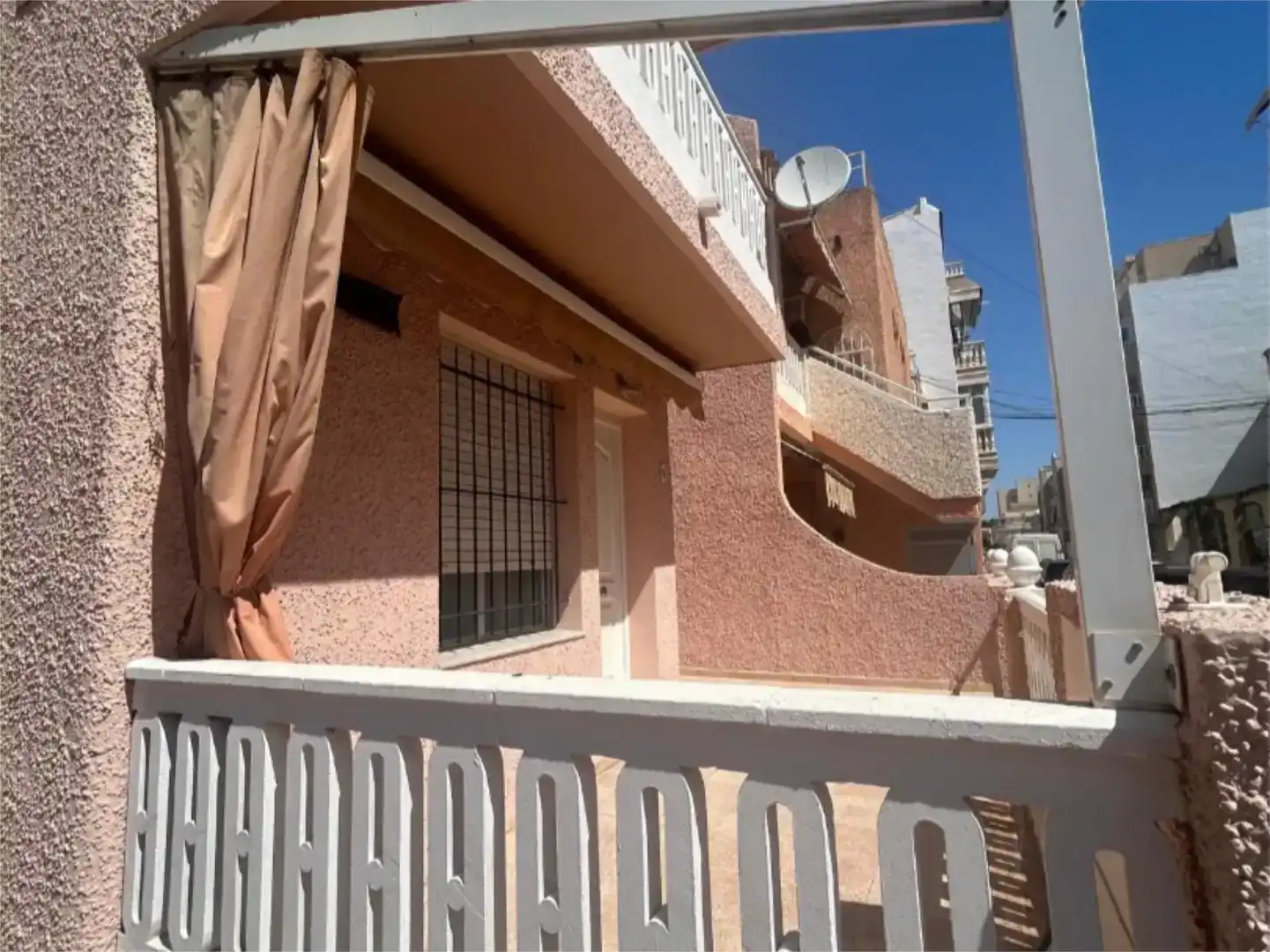 Vista exterior de Dúplex en venda en Torrevieja amb Aire condicionat i Balcó