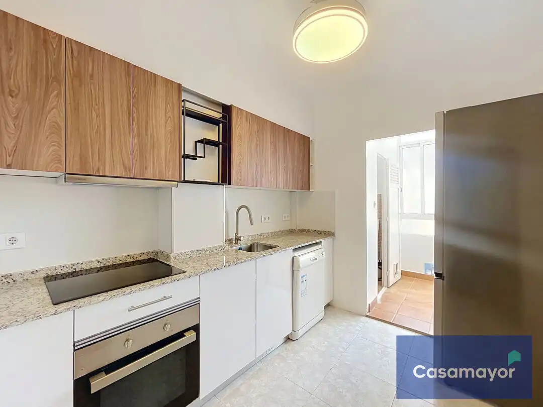 Kitchen of Flat for rent in Alicante / Alacant  with Oven, Washing machine and TV