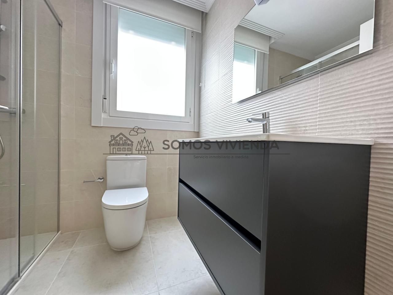 Bany de Apartament de lloguer en Ourense Capital  amb Calefacció