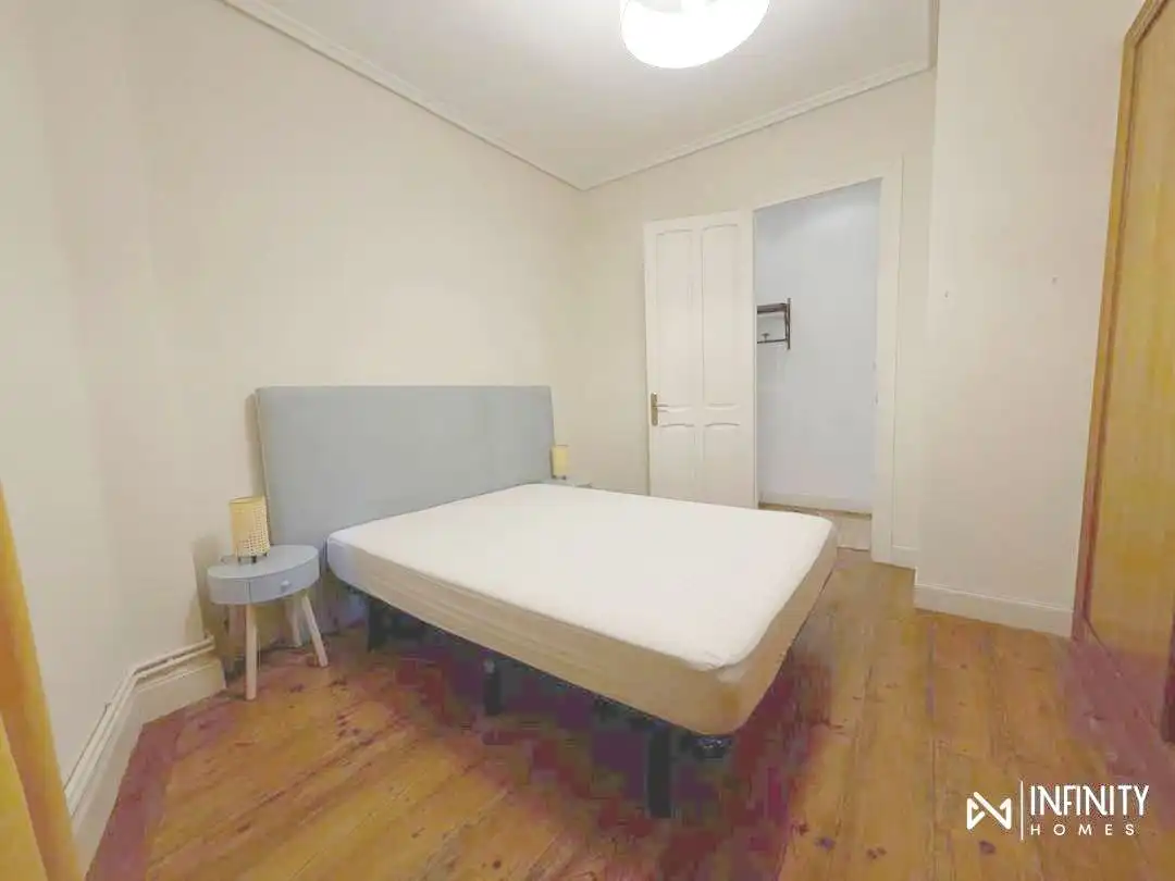 Bedroom of Flat for rent in Bilbao   with Heating and Balcony