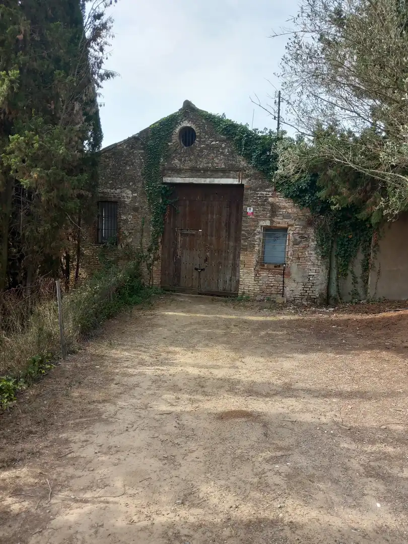 Außenansicht von Country house zum Verkauf in Terrassa