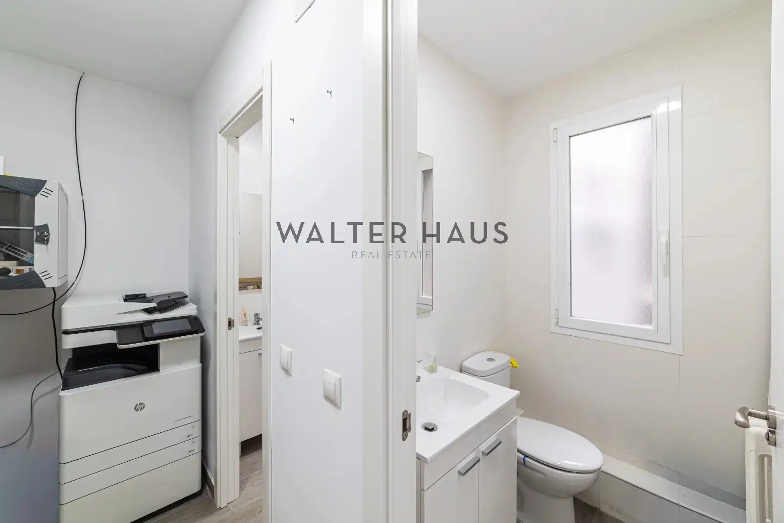 Bathroom of Office for rent in Madrid  with Air Conditioner and Heating
