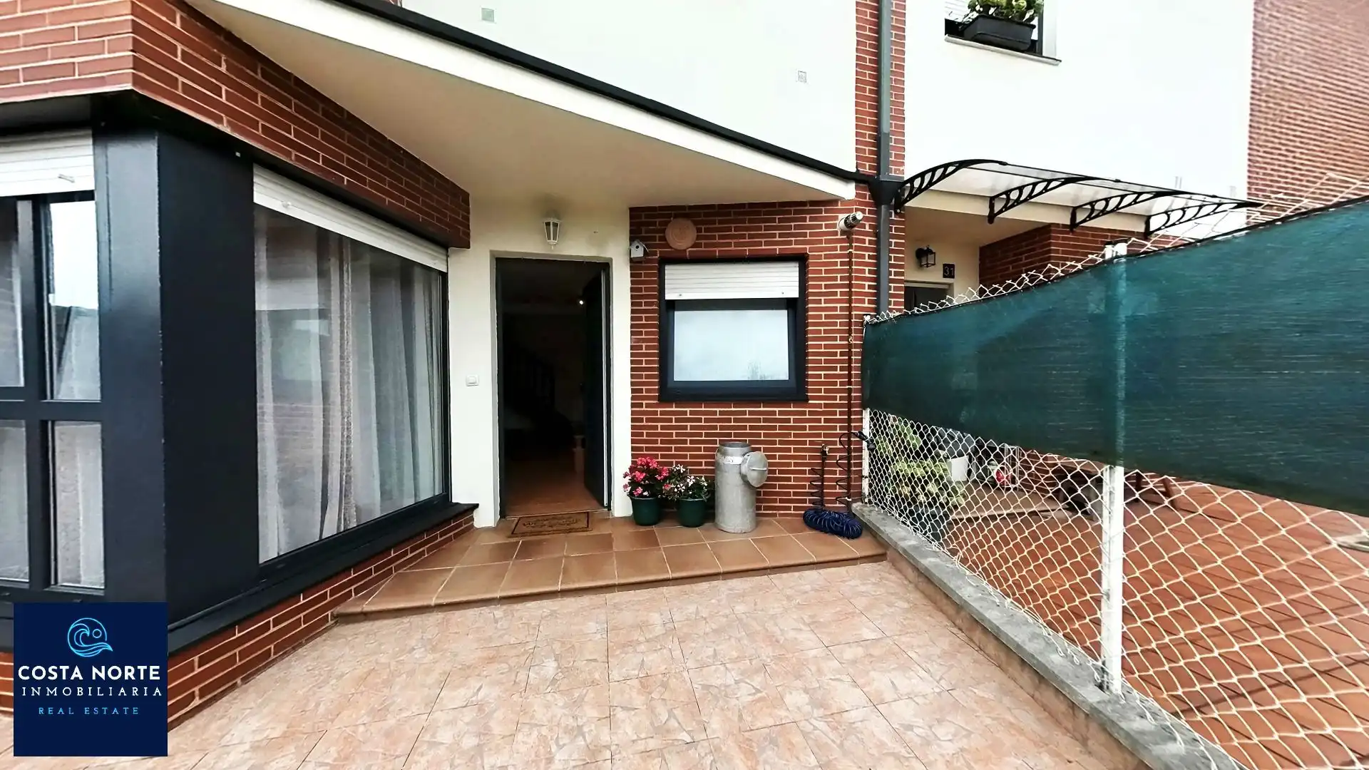 Vista exterior de Casa adosada en venta en Piélagos con Calefacción, Jardín privado y Terraza