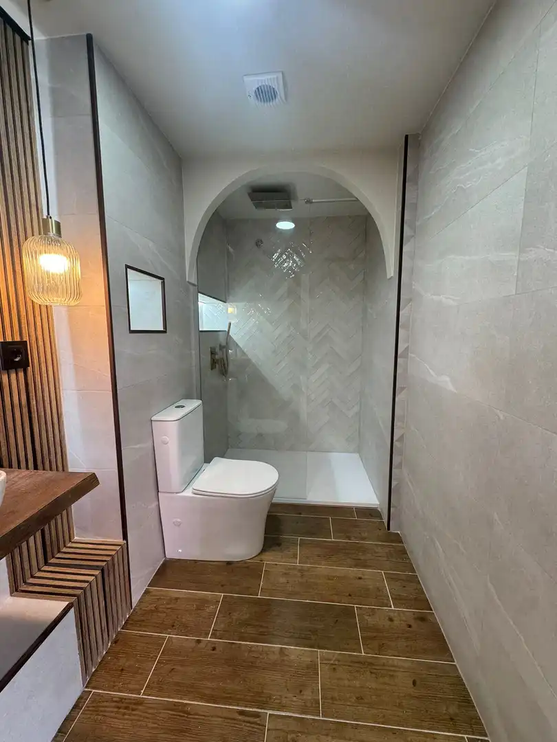 Badezimmer von Erdgeschoss zum Verkauf in Sant Boi de Llobregat