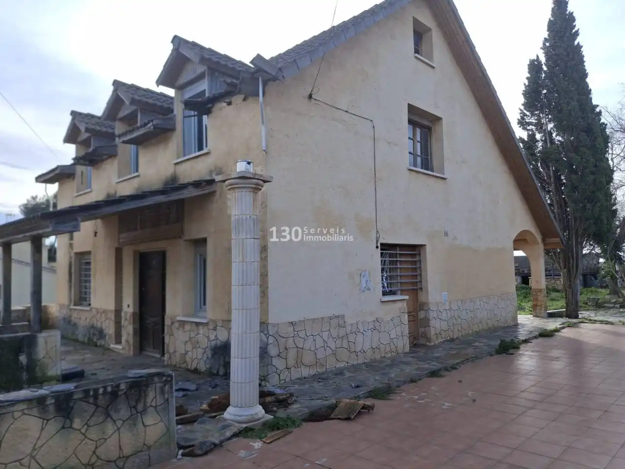 Vista exterior de Casa o xalet en venda en Cabra del Camp amb Jardí privat, Parquet i Terrassa