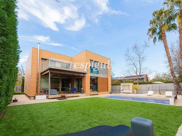Casa con balcón en venta en Ferran Soldevila