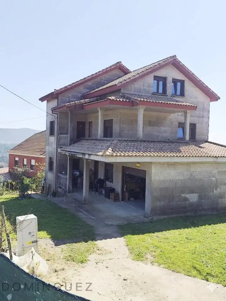 Casa amb jardí en venda a Mos