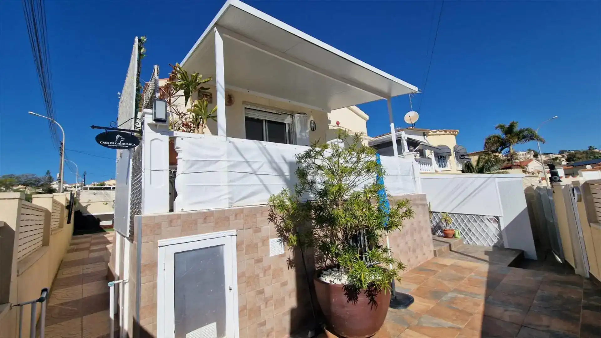 Vista exterior de Casa o xalet en venda en San Fulgencio amb Aire condicionat i Balcó