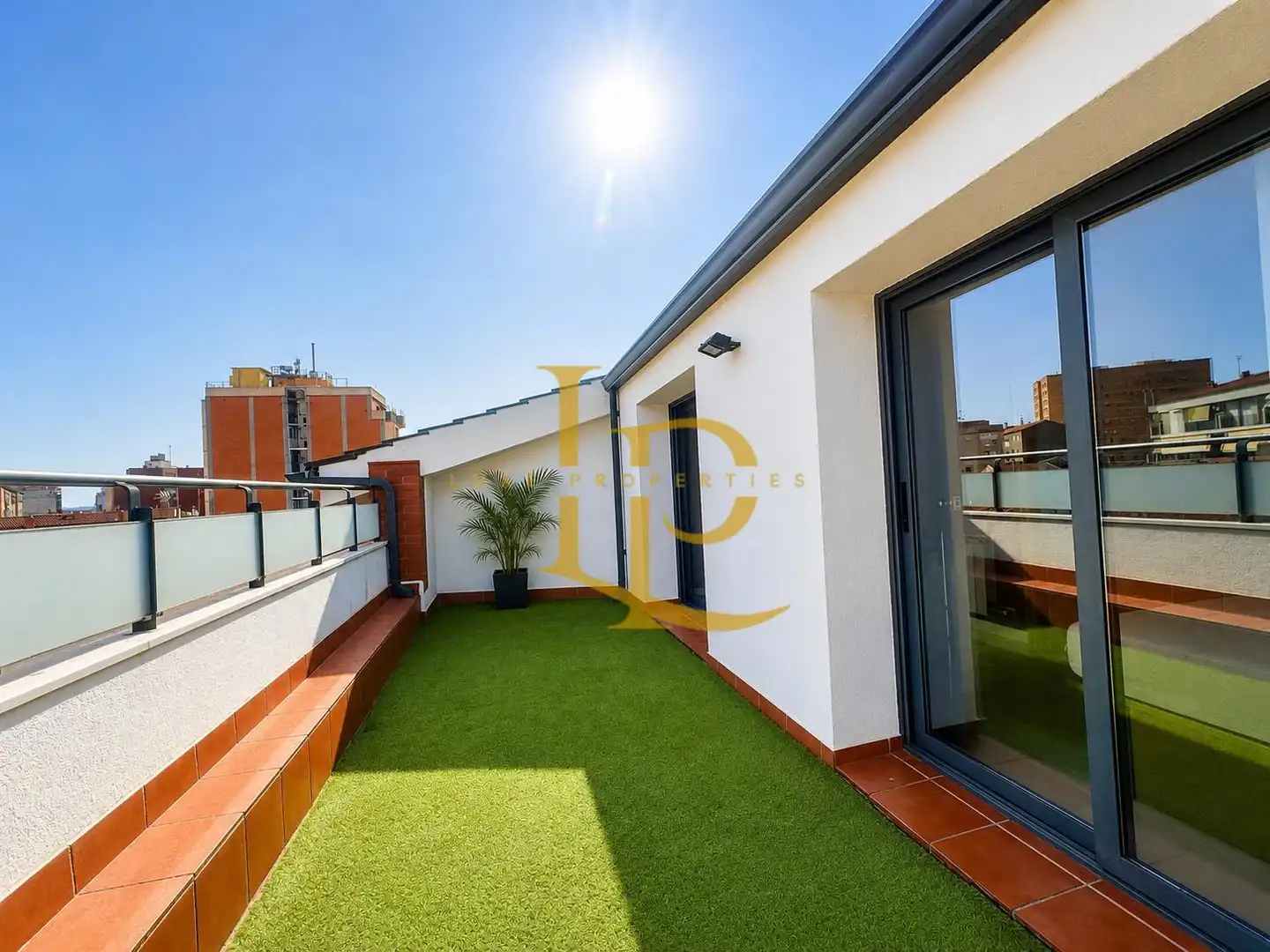 Duplex with terrace for sale in Carrer de la Mare de Déu de Lourdes, imagen 2