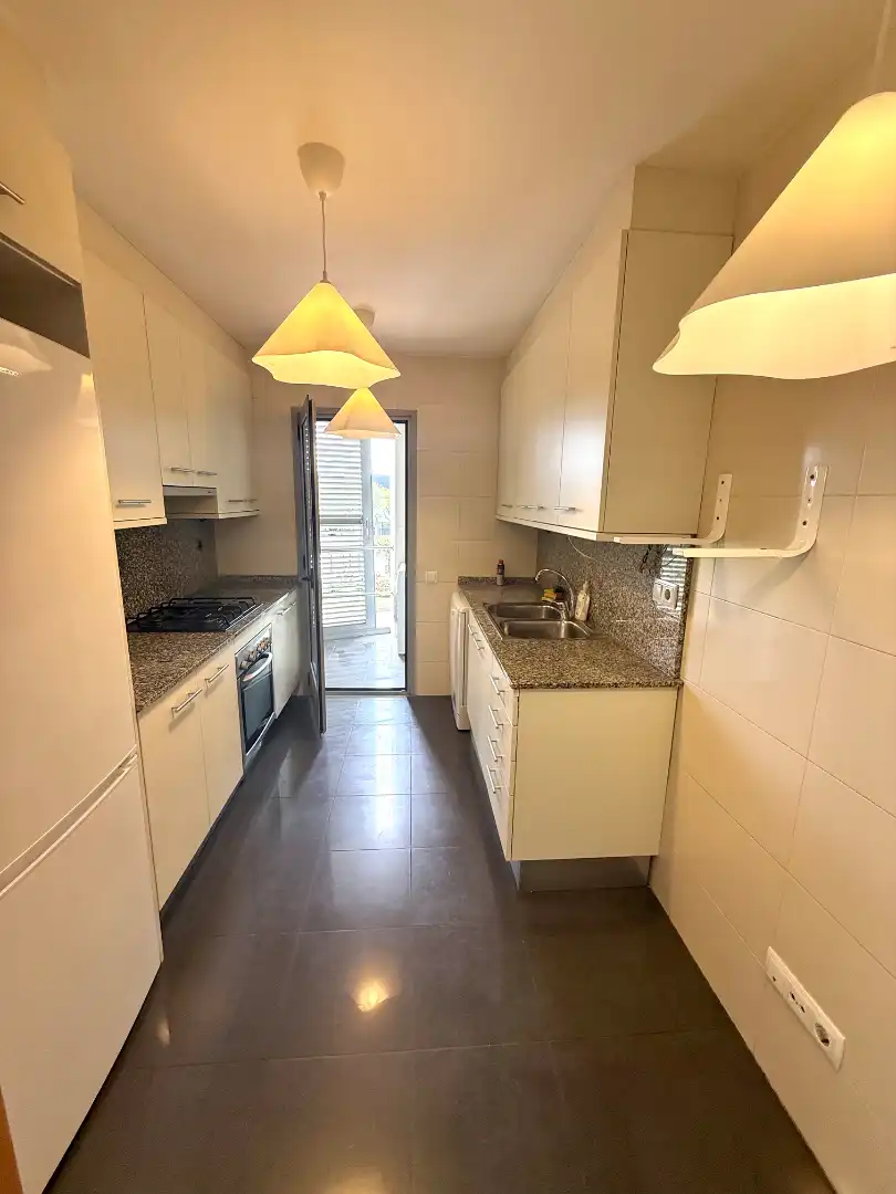 Kitchen of Flat for sale in L'Hospitalet de Llobregat  with Air Conditioner, Heating and Oven