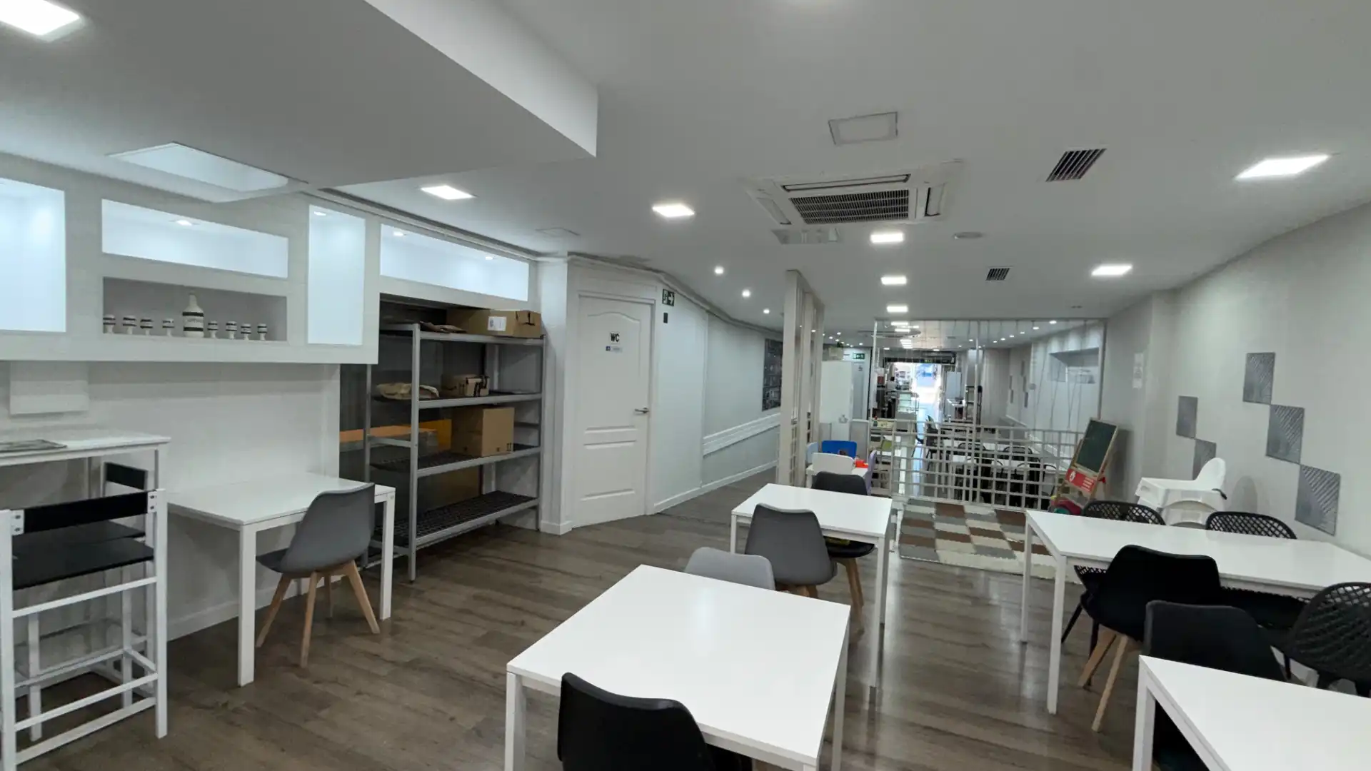 Local comercial en traspàs a Avinguda de la Constitució, imagen 10