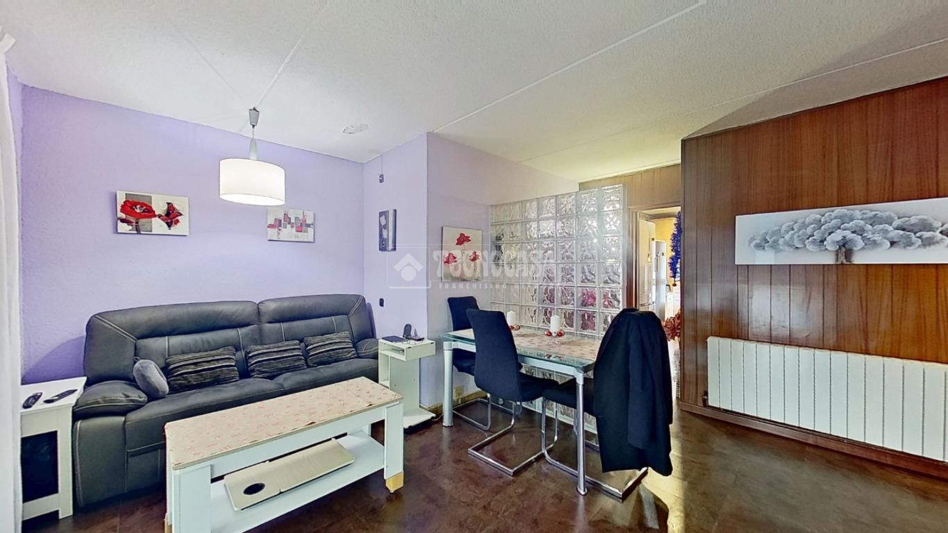 Sala d'estar de Pis en venda en Cerdanyola del Vallès