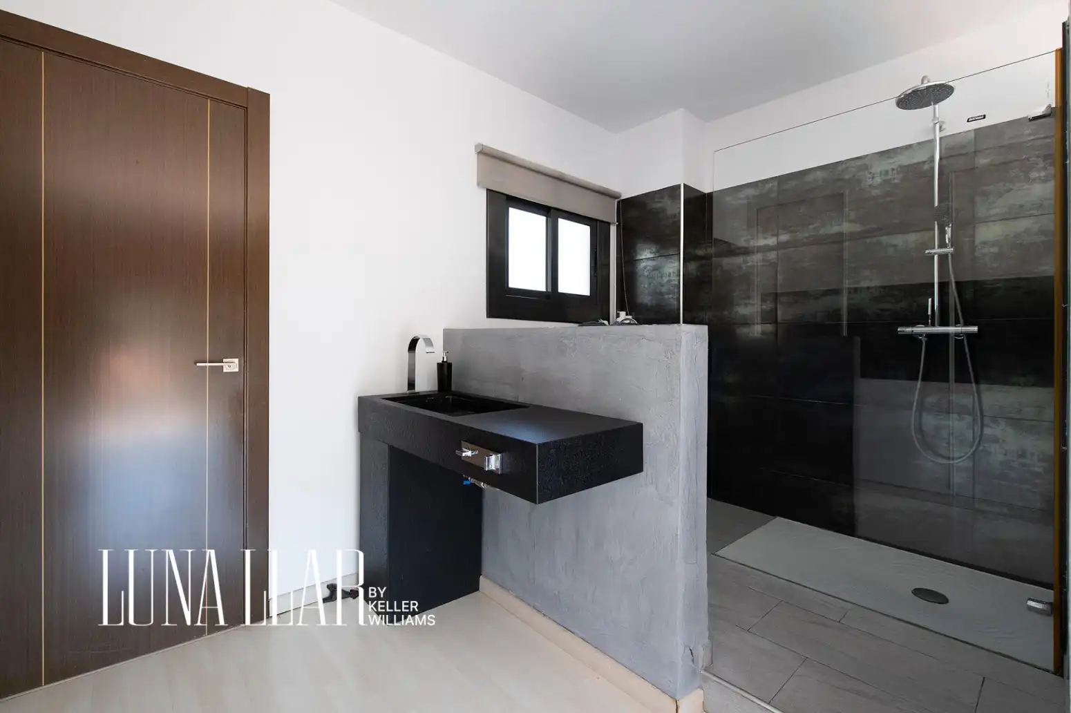 Bathroom of Houses for sale in Castelldefels  with Air Conditioner, Heating and Parquet flooring