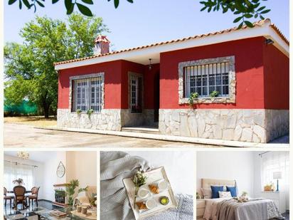 Exterior view of House or chalet for sale in Carmona  with Air Conditioner, Private garden and Terrace