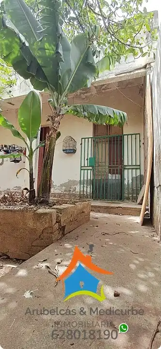Vista exterior de Casa o xalet en venda en Arucas amb Jardí privat, Terrassa i Alarma