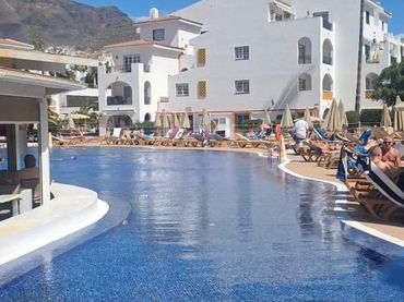 Estudi amb piscina en venda a Calle Valencia 3