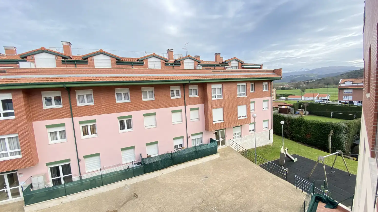 Vista exterior de Piso de alquiler en Entrambasaguas con Calefacción, Jardín privado y Terraza