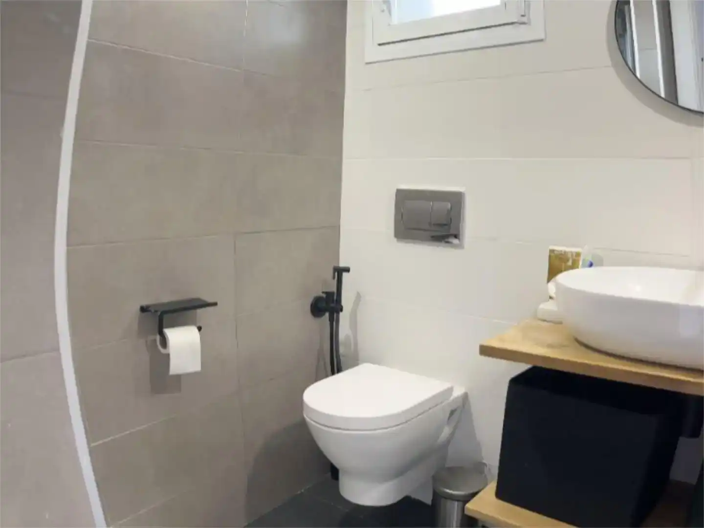 Bathroom of Houses for share in Zaragoza  with Private garden, Parquet flooring and Furnished