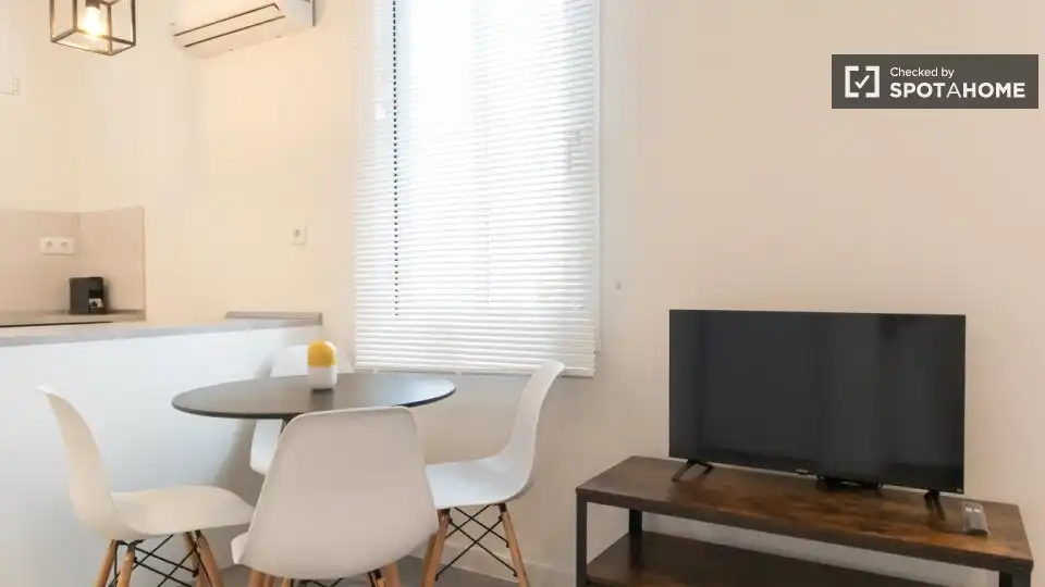 Comedor de Estudio para compartir en Madrid con Aire acondicionado, Calefacción y Terraza