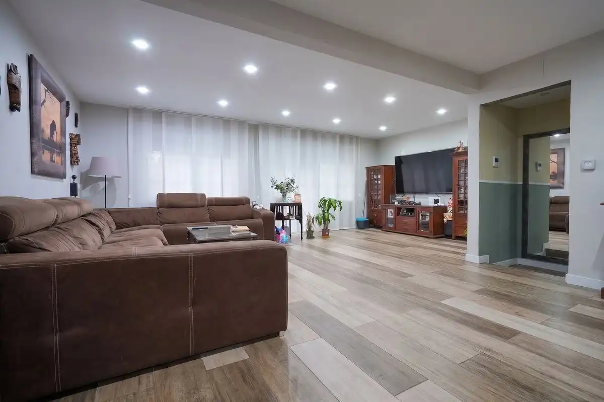 Sala d'estar de Casa adosada en venda en Getafe amb Aire condicionat, Calefacció i Terrassa