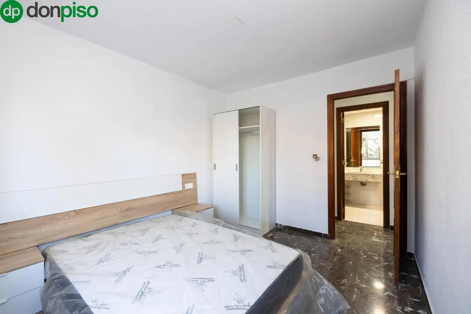 Bedroom of Flat for sale in Granada  with Alarm