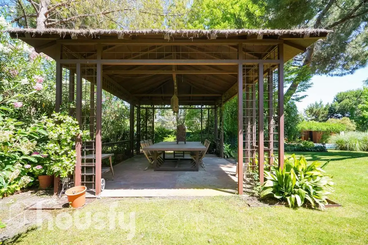 Garden of Houses for sale in Pozuelo de Alarcón  with Air Conditioner, Heating and Private garden