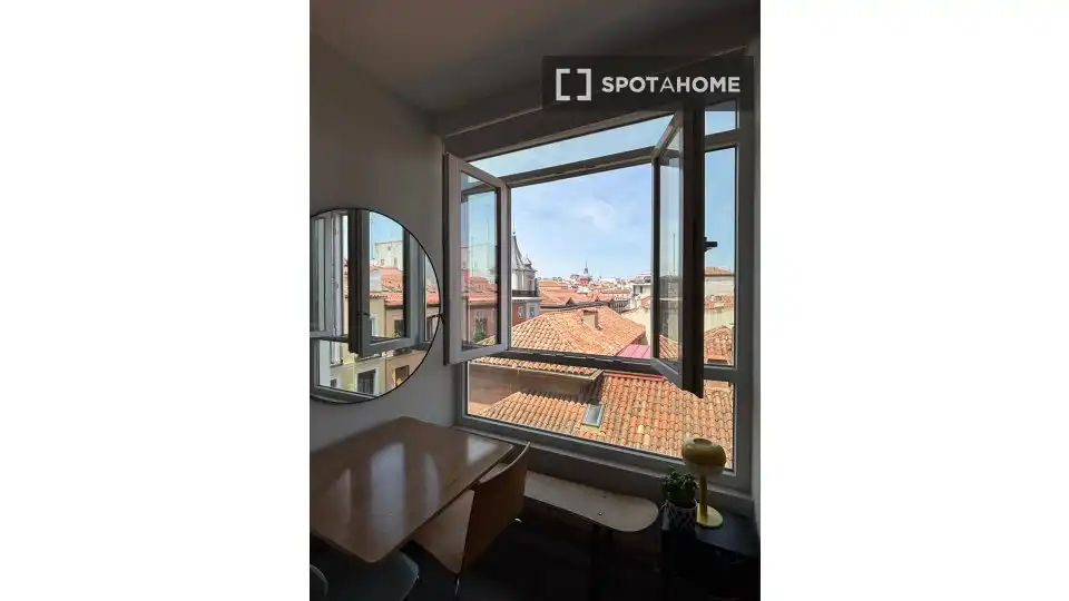 Vista exterior de Apartamento para compartir en Madrid con Aire acondicionado, Calefacción y Terraza