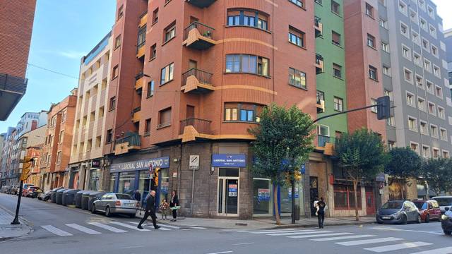 Local comercial en Alquiler en Gijón - AV MANUEL LLANEZA, 37 en Llano