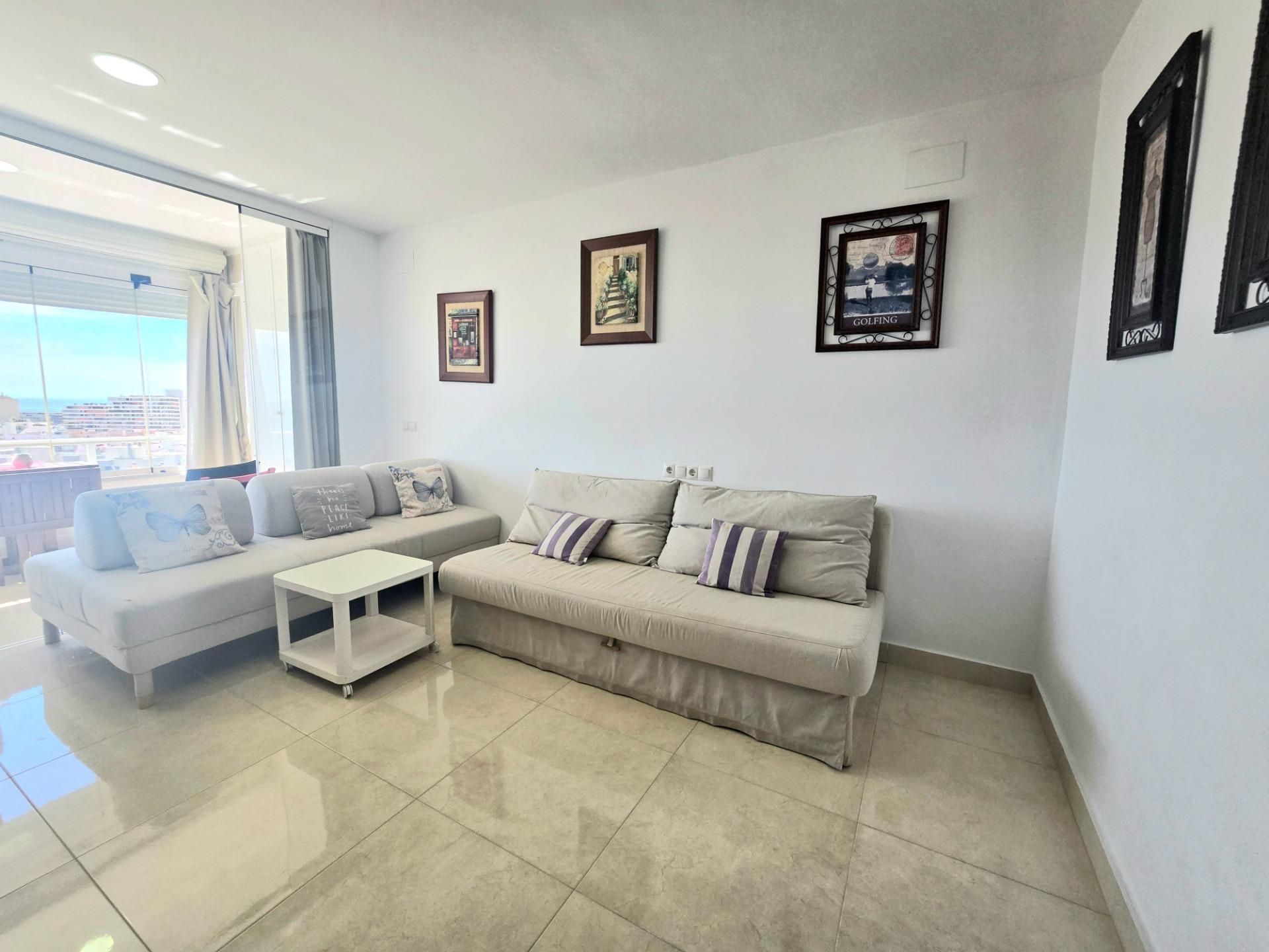 Living room of Study for sale in Torremolinos  with Air Conditioner, Terrace and Community pool
