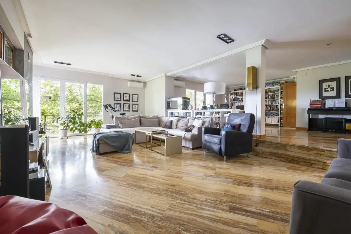 Sala d'estar de Casa o xalet en venda en Boadilla del Monte amb Aire condicionat, Calefacció i Jardí privat