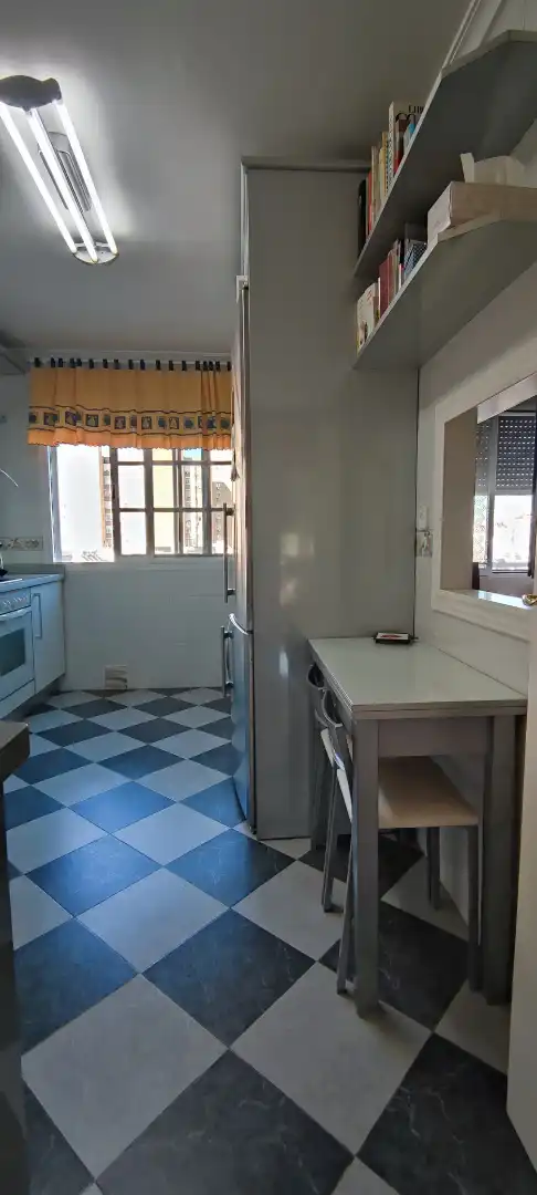 Cuina de Pis en venda en Sevilla amb Aire condicionat, Terrassa i Forn