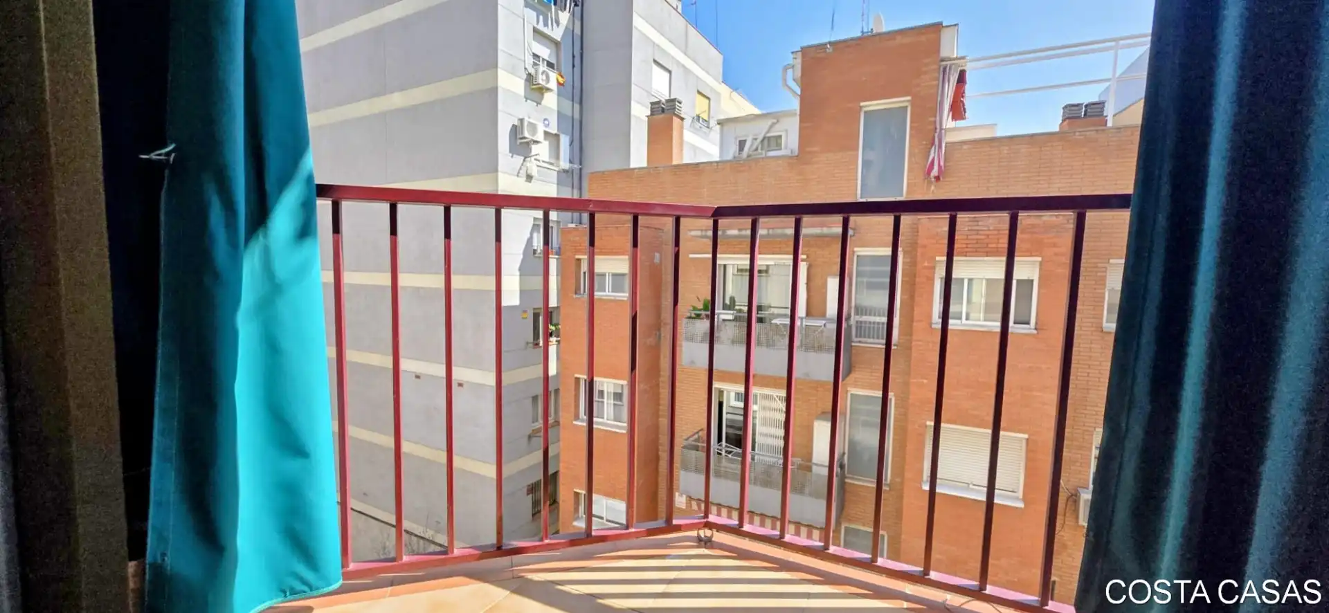 Terraza de Piso en venta en L'Hospitalet de Llobregat con Balcón
