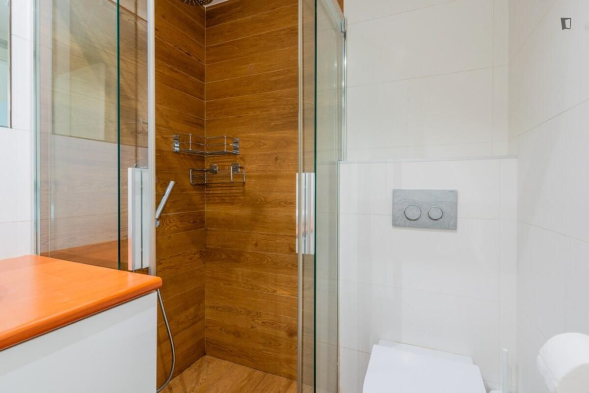 Bathroom of House or chalet to rent in  Valencia Capital  with Furnished, Oven and Washing machine