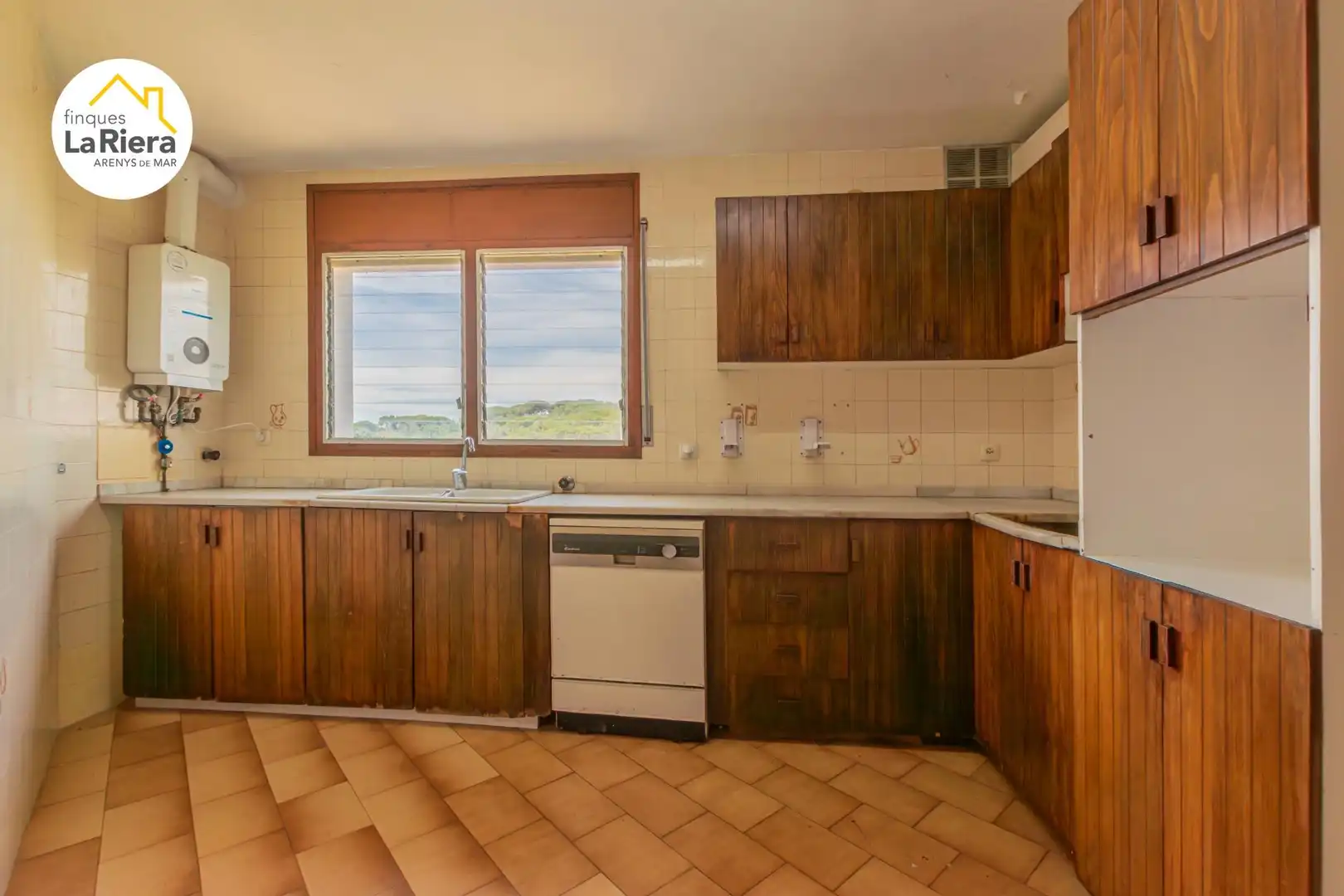 Cuina de Casa o xalet en venda en Arenys de Mar amb Calefacció, Jardí privat i Terrassa