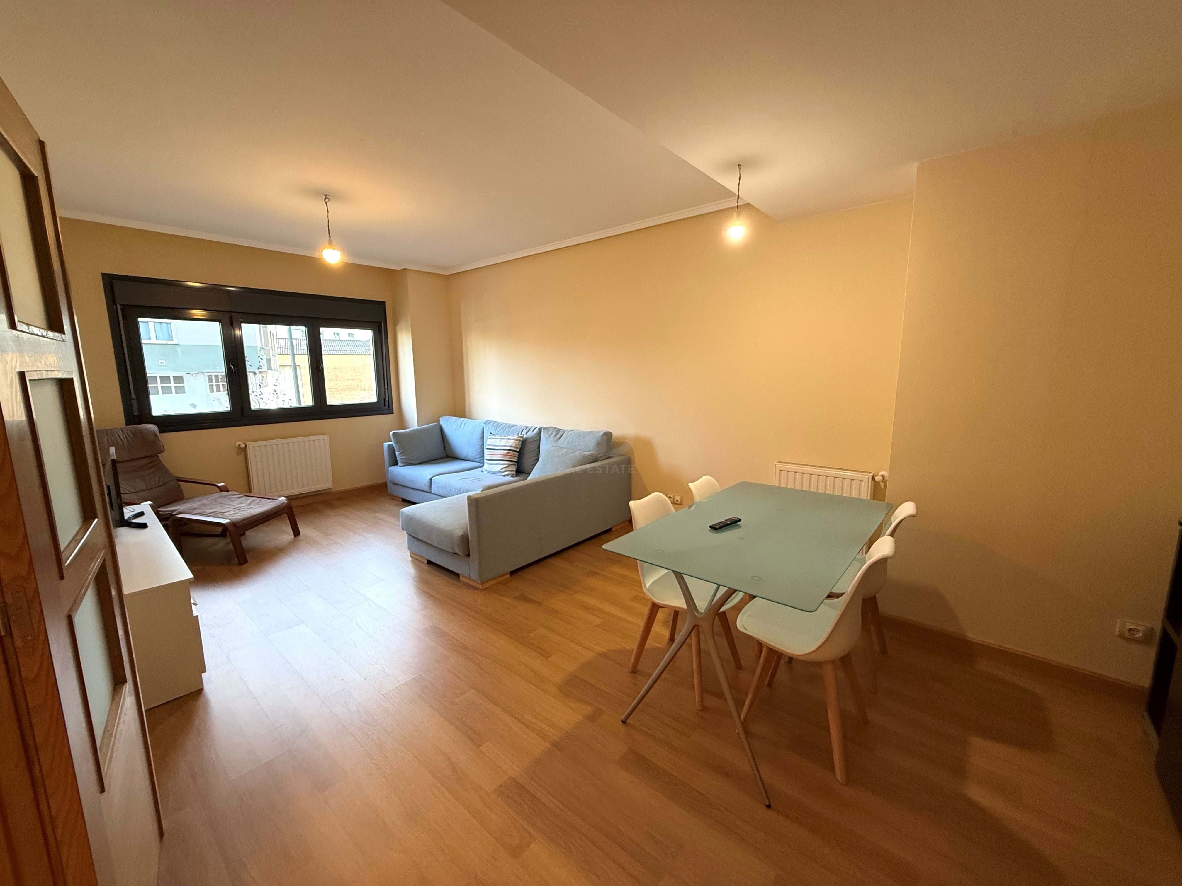 Sala d'estar de Pis de lloguer en Villaviciosa amb Calefacció