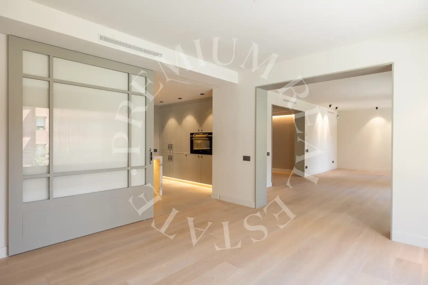 Sala d'estar de Pis en venda en Barcelona amb Aire condicionat, Calefacció i Parquet