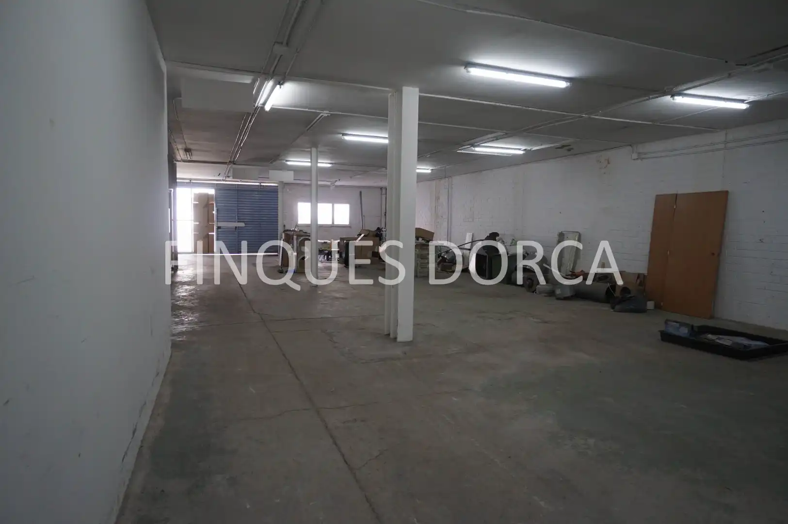 Industrial buildings for sale in Centre