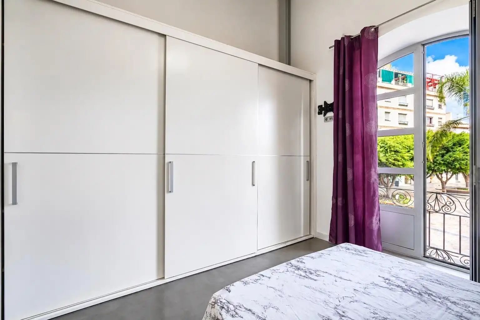 Dormitori de Loft de lloguer en Almería amb Aire condicionat, Calefacció i Moblat