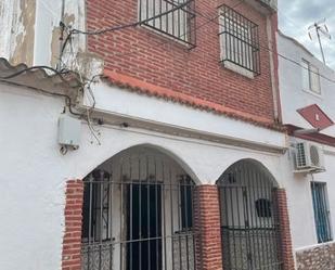 Vista exterior de Casa adosada en venda en Cantillana