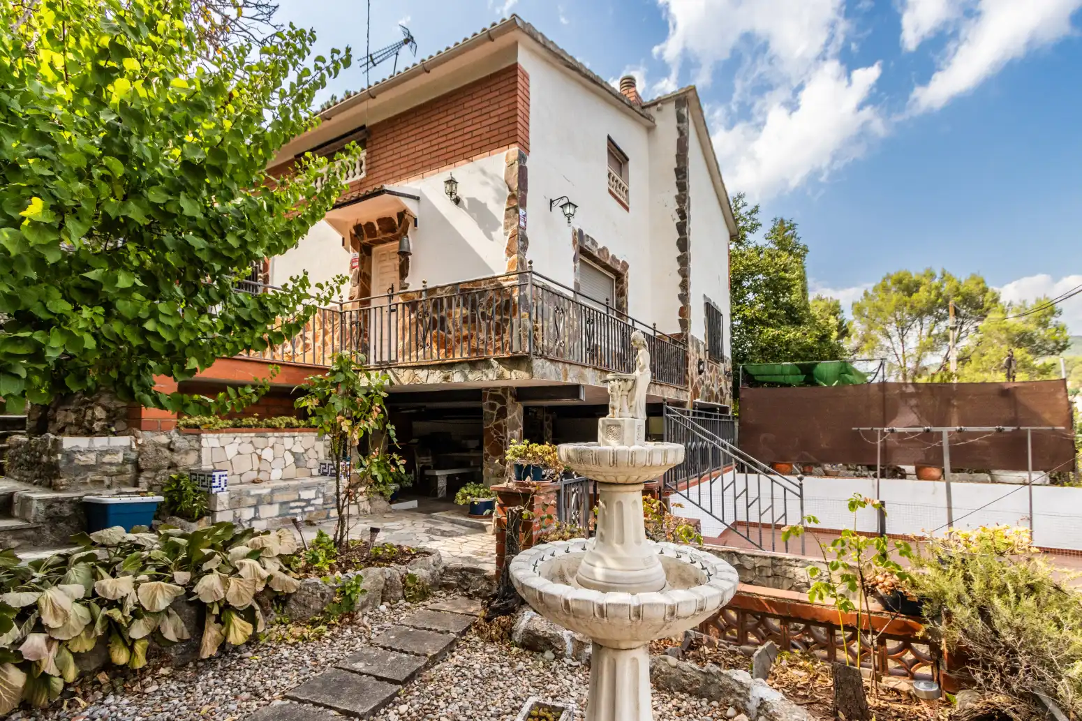Vista exterior de Casa o chalet en venta en Vacarisses con Calefacción, Jardín privado y Terraza
