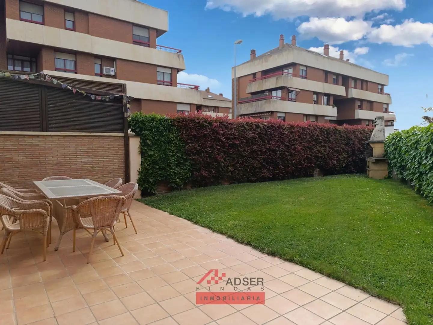 Jardí de Casa o xalet en venda en  Logroño amb Aire condicionat, Calefacció i Jardí privat