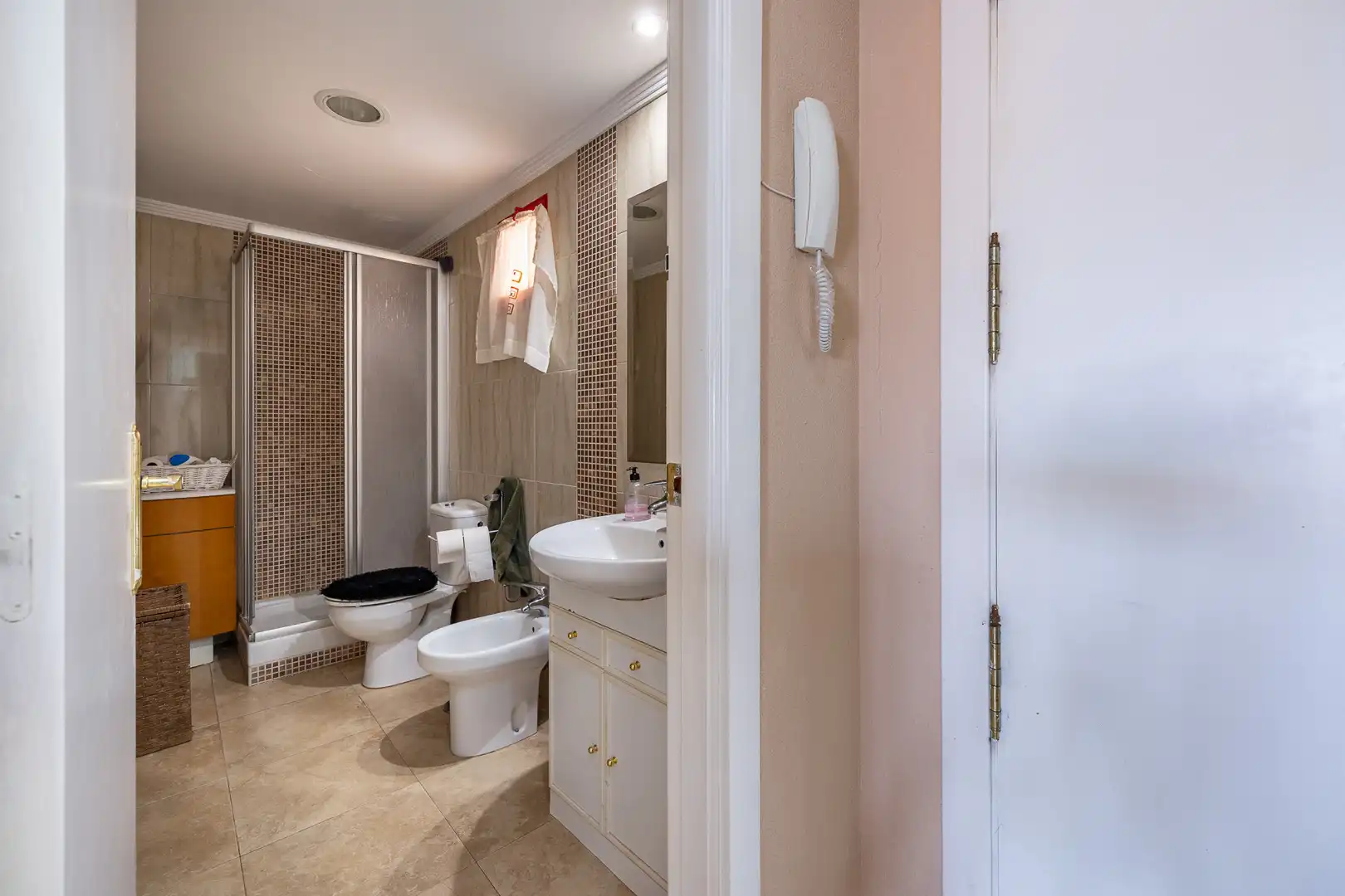 Baño de Apartamento en venta en Benidorm con Piscina, Amueblado y Piscina comunitaria