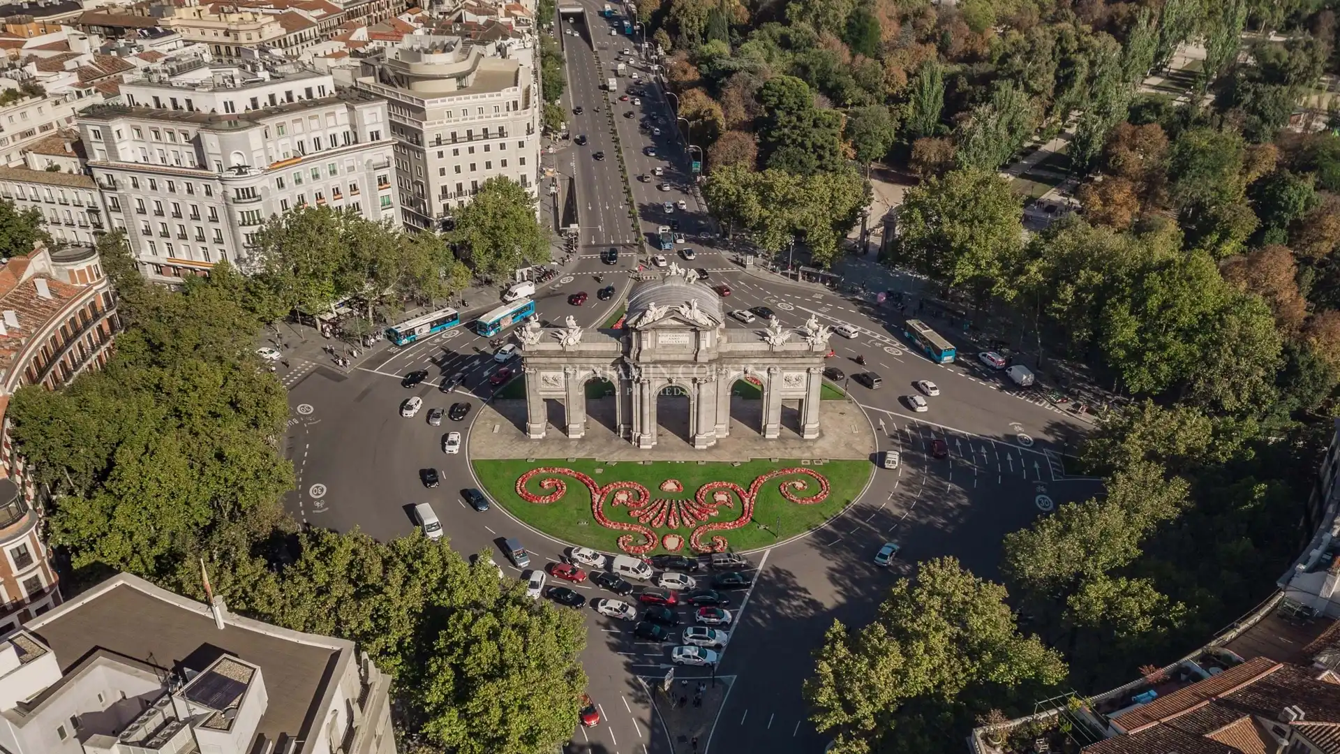 Vista exterior de Piso en venta en Madrid con Balcón