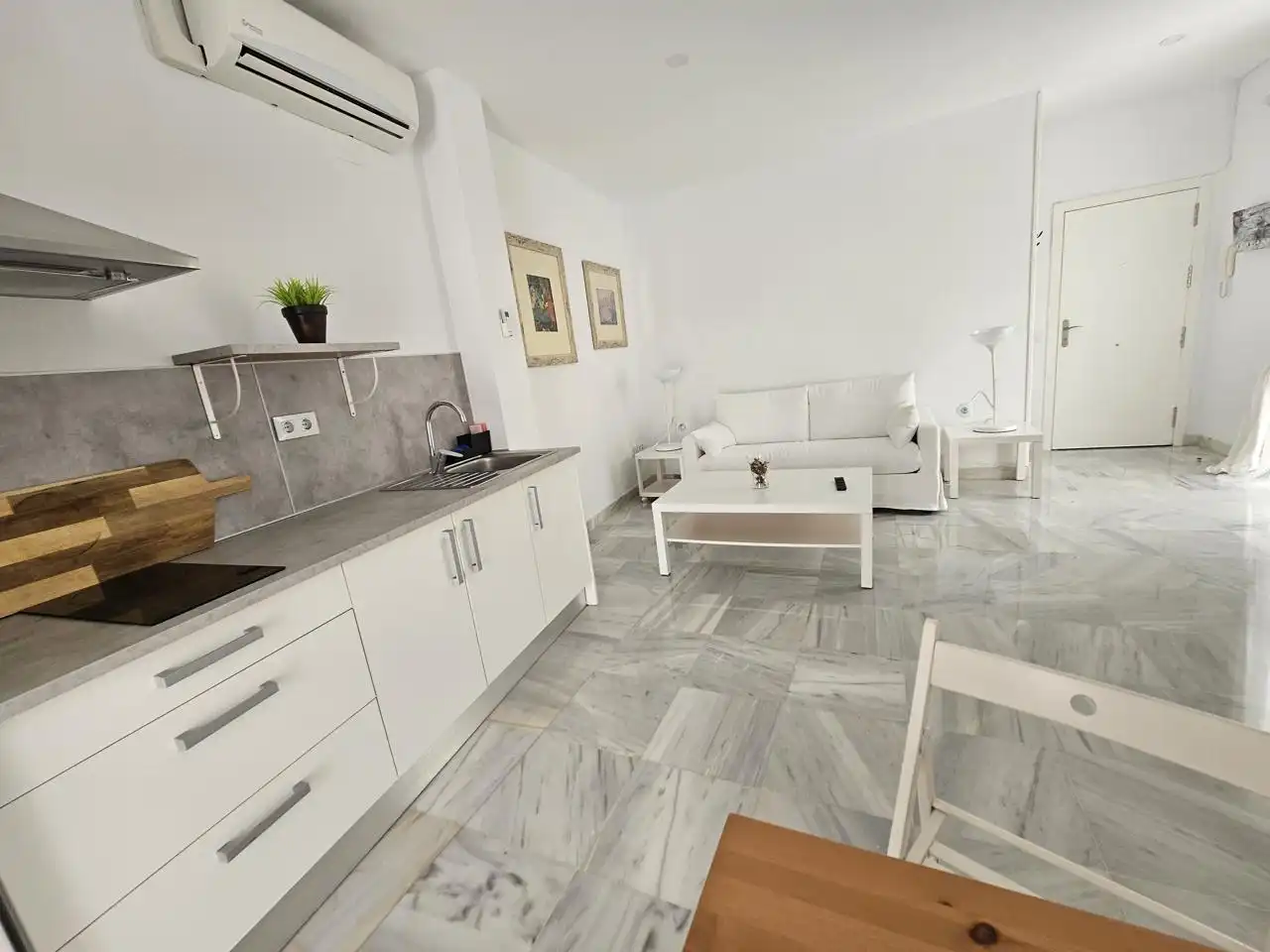 Sala d'estar de Apartament de lloguer en Jerez de la Frontera amb Aire condicionat i Moblat