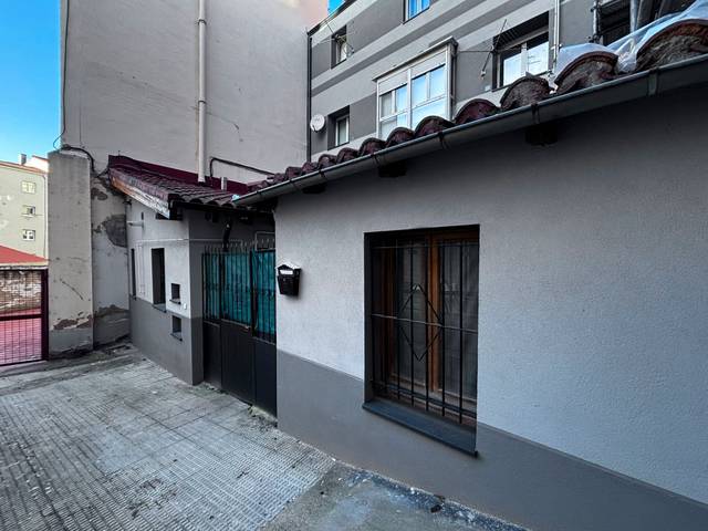 Casa adosada en Venta en Calle Francisco Salinas en San Pedro de la Fuente